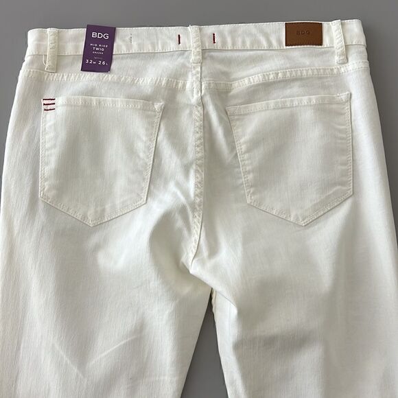 NWOT BDG Mid-Rise Twig Grazer White Jeans Size 32x26 - Picture 4 of 9